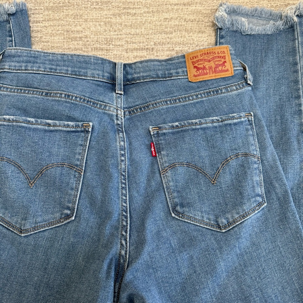 Levi’s High Rise Jeans - Picture 5 of 7